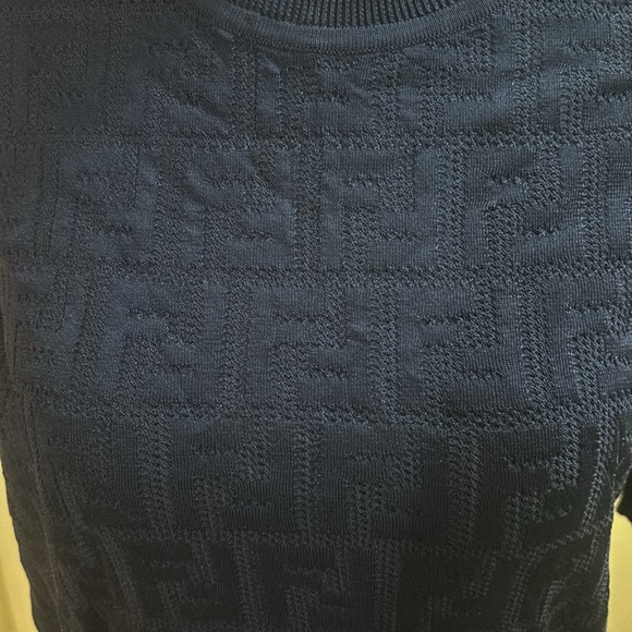 8️⃣0️⃣0️⃣ Brand new authentic Fendi t-shirt❤️SOLD ❤️ - Picture 3 of 8